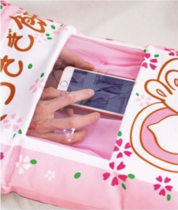 Japanese Pillow with small plushies